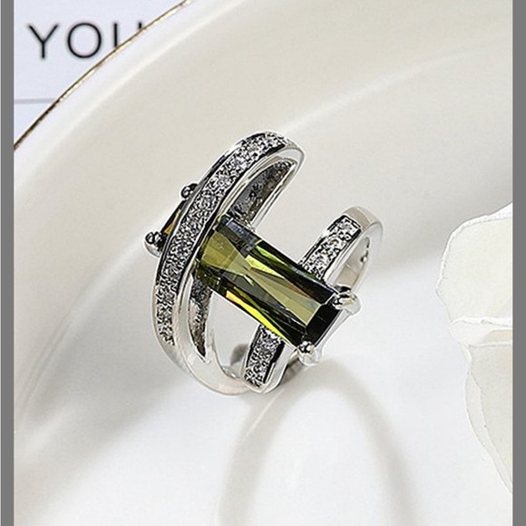 925 Olive Cubic Zirconia & Crystal Ring - Picture 5 of 5
